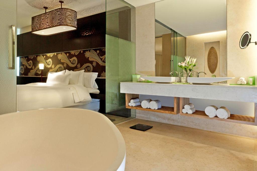 Bathtub Room The Westin Gurgaon, New Delhi Bathtub Room The Westin Gurgaon, New Delhi