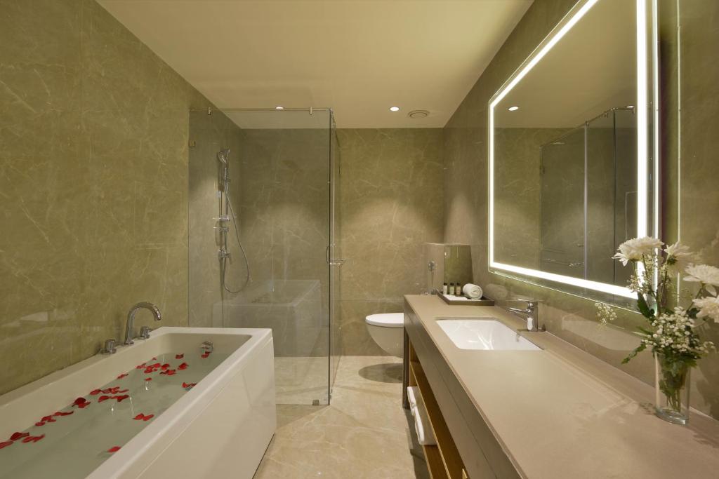 Bathtub Room Treat Hotel, Nashik City Center Bathtub Room Treat Hotel, Nashik City Center
