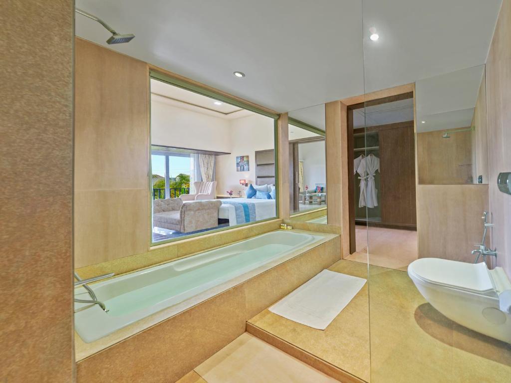 Bathtub Room Tropical Retreat Luxury Spa & Resort Igatpuri Bathtub Room Tropical Retreat Luxury Spa & Resort Igatpuri