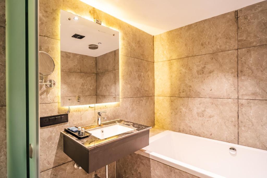 Bathtub SKI Hotels and Resorts Rishikesh Bathtub SKI Hotels and Resorts Rishikesh