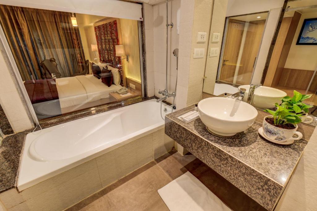 Bathtub The SSK Solitaire Hotel & Banquets Nashik Bathtub The SSK Solitaire Hotel & Banquets Nashik