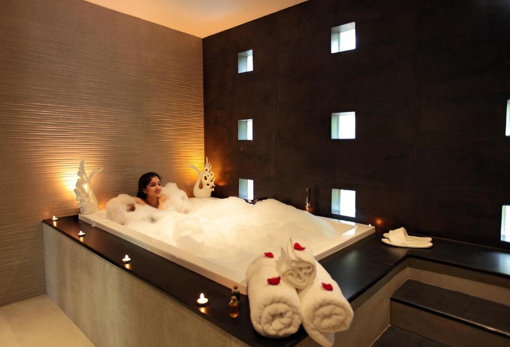 Broad Bean Resort & Spa Hotel Munnar with Romantic Jacuzzi in Room