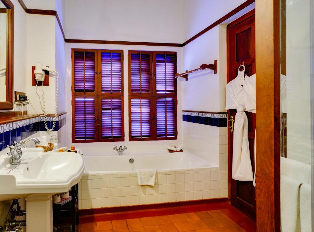 Brunton Boatyard Kochi with Bathtub a CGH Earth Experience Brunton Boatyard Kochi with Bathtub a CGH Earth Experience