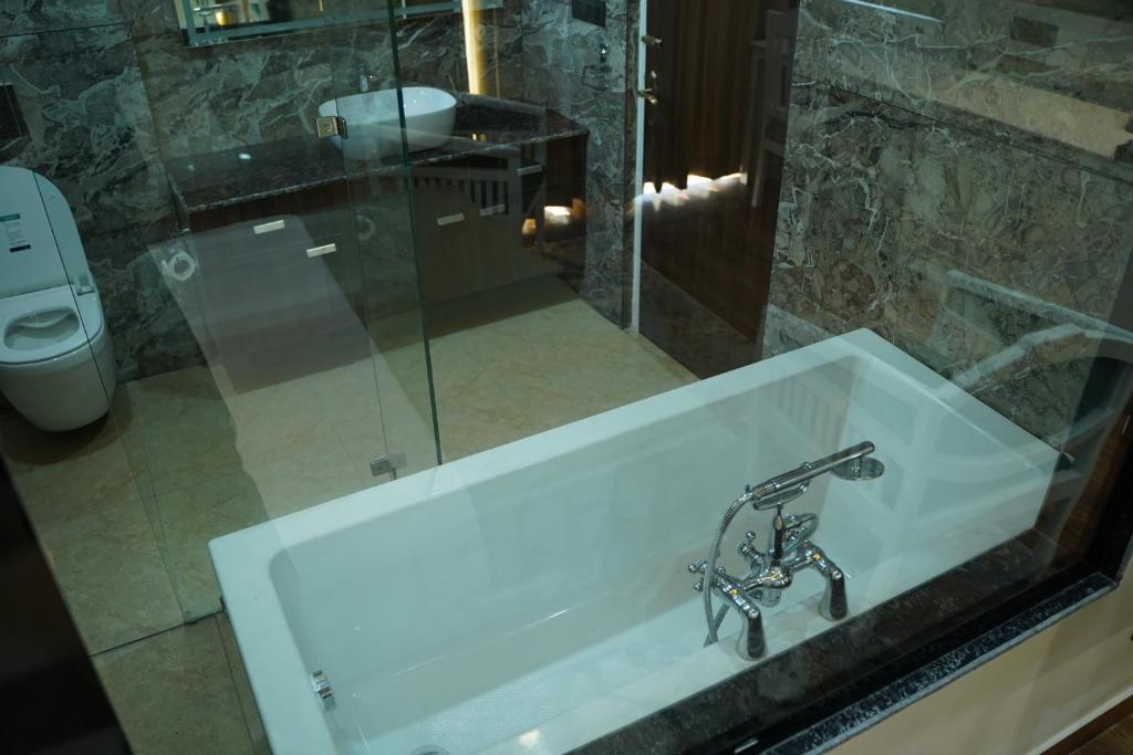 Casa De Bello, Nainital, Near Kainchi Dham with Bath tub in Room Casa De Bello, Nainital, Near Kainchi Dham with Bath tub in Room