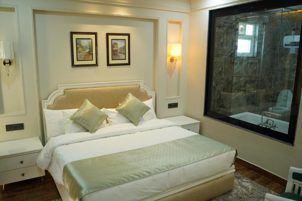 Casa De Bello, Nainital, Near Kainchi Dham with Spabath in Room Casa De Bello, Nainital, Near Kainchi Dham with Spabath in Room