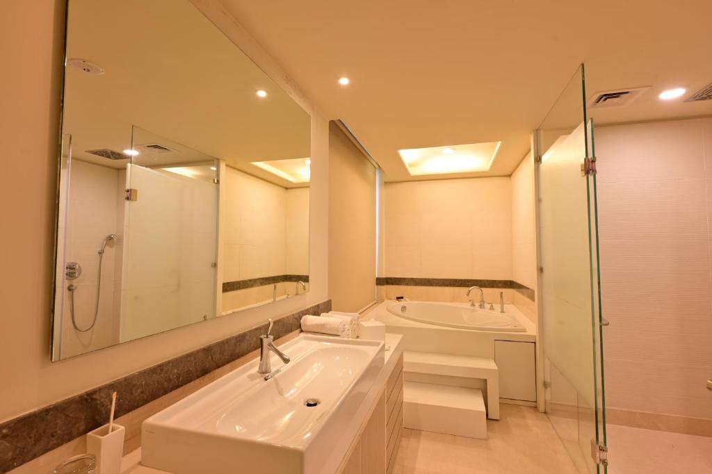 Clarens Hotel Gurgaon with Hottub in Room Clarens Hotel Gurgaon with Hottub in Room