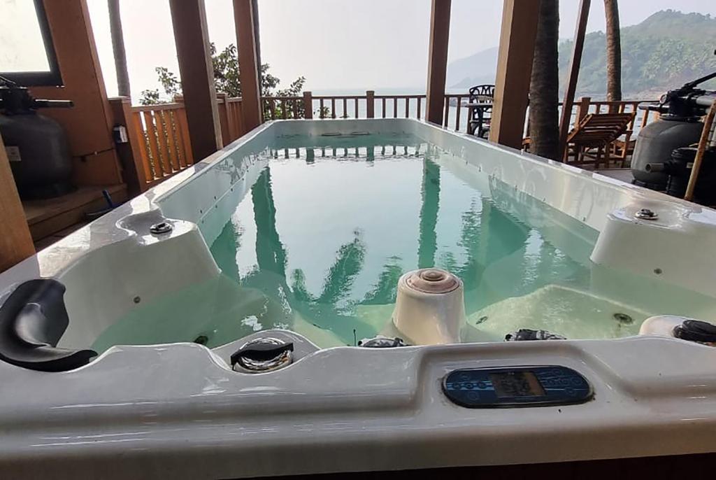 Cola Goa Beach Resort Goa with Jacuzzi in Room Cola Goa Beach Resort Goa with Jacuzzi in Room