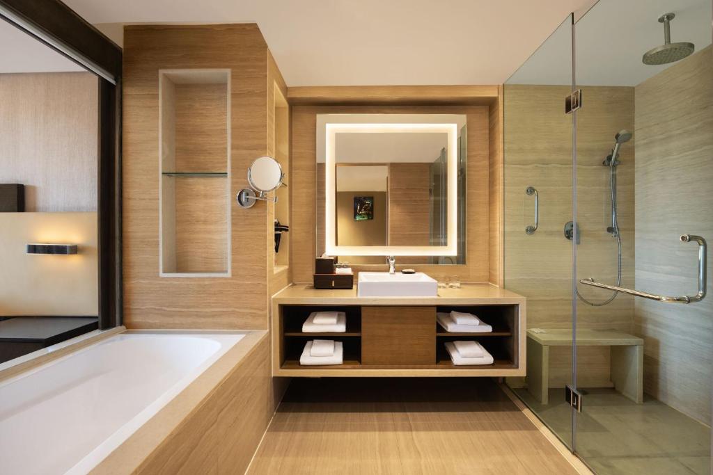Courtyard by Marriott Bhopal Hottub Courtyard by Marriott Bhopal Hottub