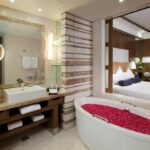 Hotels with Bathtub in New Delhi Crowne Plaza New Delhi Okhla, an IHG Hotel with Romantic Bathtub