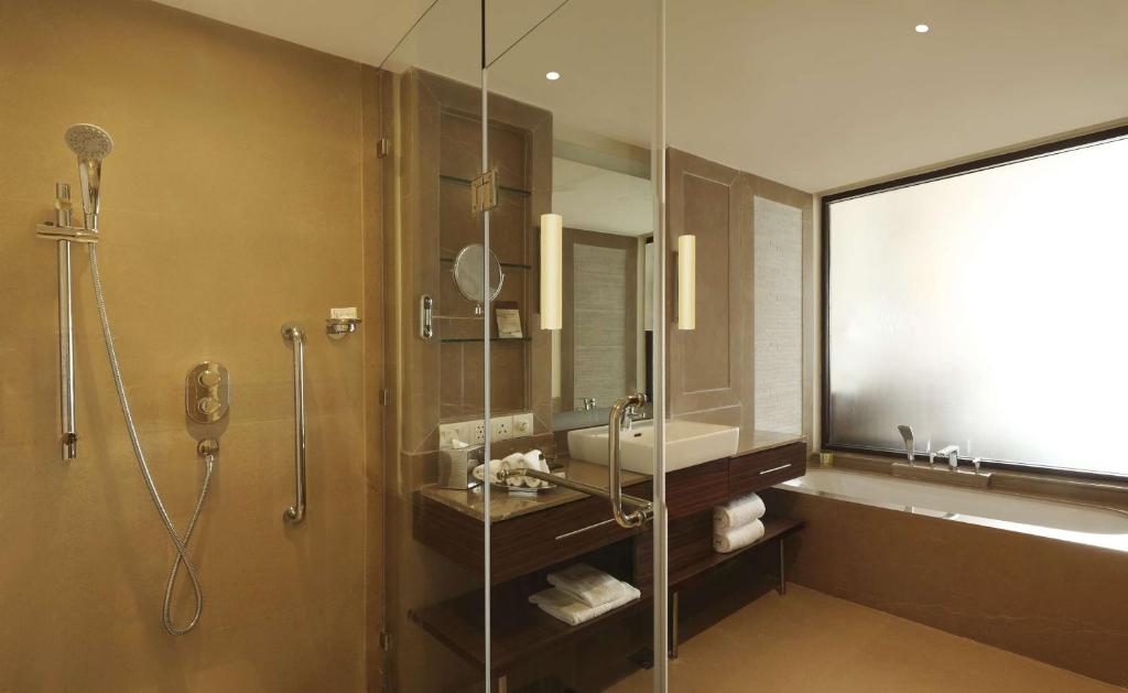 DoubleTree by Hilton Agra with Spabath DoubleTree by Hilton Agra with Spabath