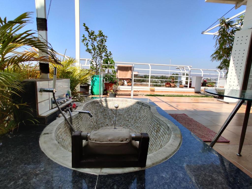 Garden Homes 1& 6 Kolhapur with Bathtub Garden Homes 1& 6 Kolhapur with Bathtub