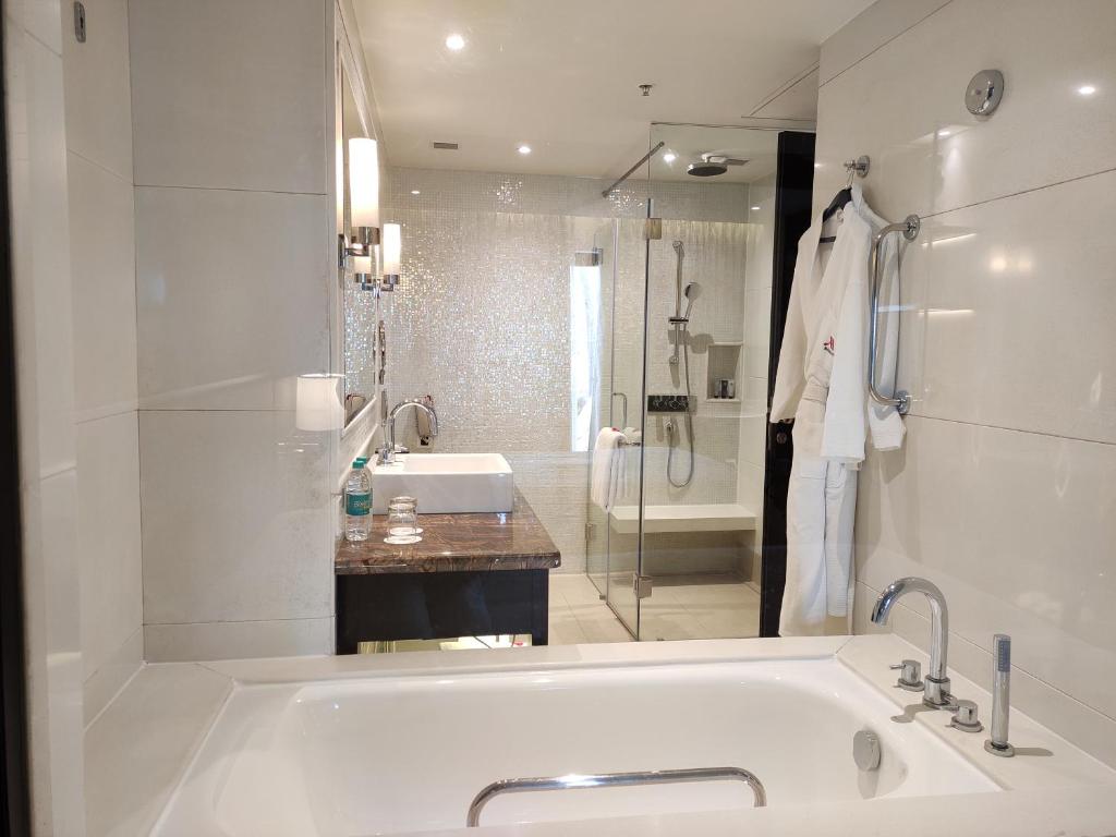Goa Marriott Resort & Spa with Bathtub in Panjim Goa Marriott Resort & Spa with Bathtub in Panjim