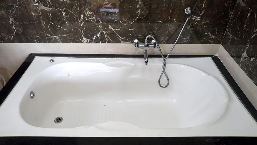 Hillview Rooms by 29 Bungalow Bathtub Panchgani Hillview Rooms by 29 Bungalow Bathtub Panchgani