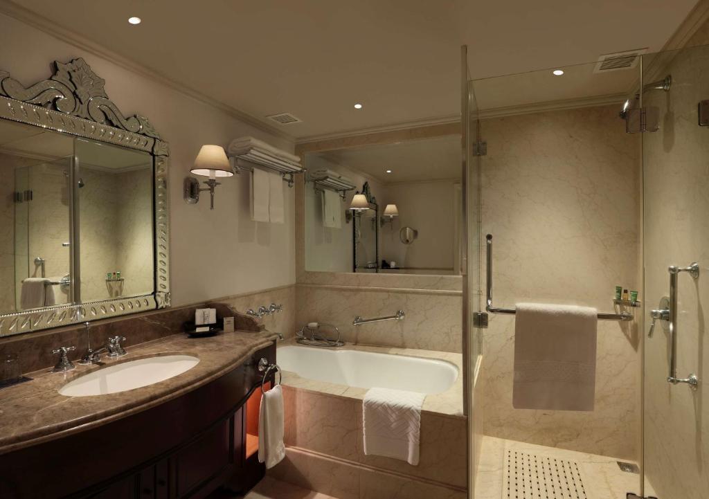 Hilton Mumbai International Airport Hotel with Bathtub Hilton Mumbai International Airport Hotel with Bathtub