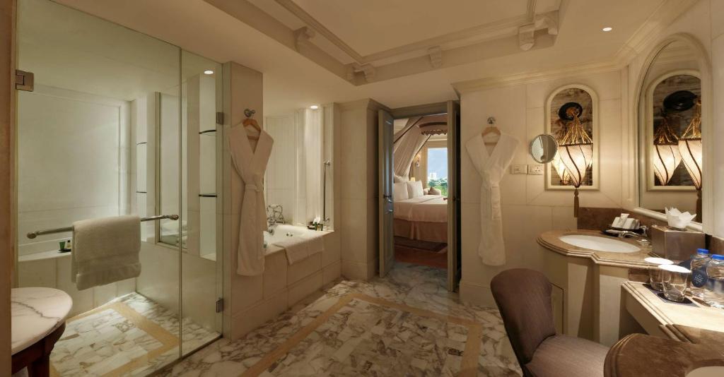 Hilton Mumbai International Airport Hotel with Hottub Hilton Mumbai International Airport Hotel with Hottub