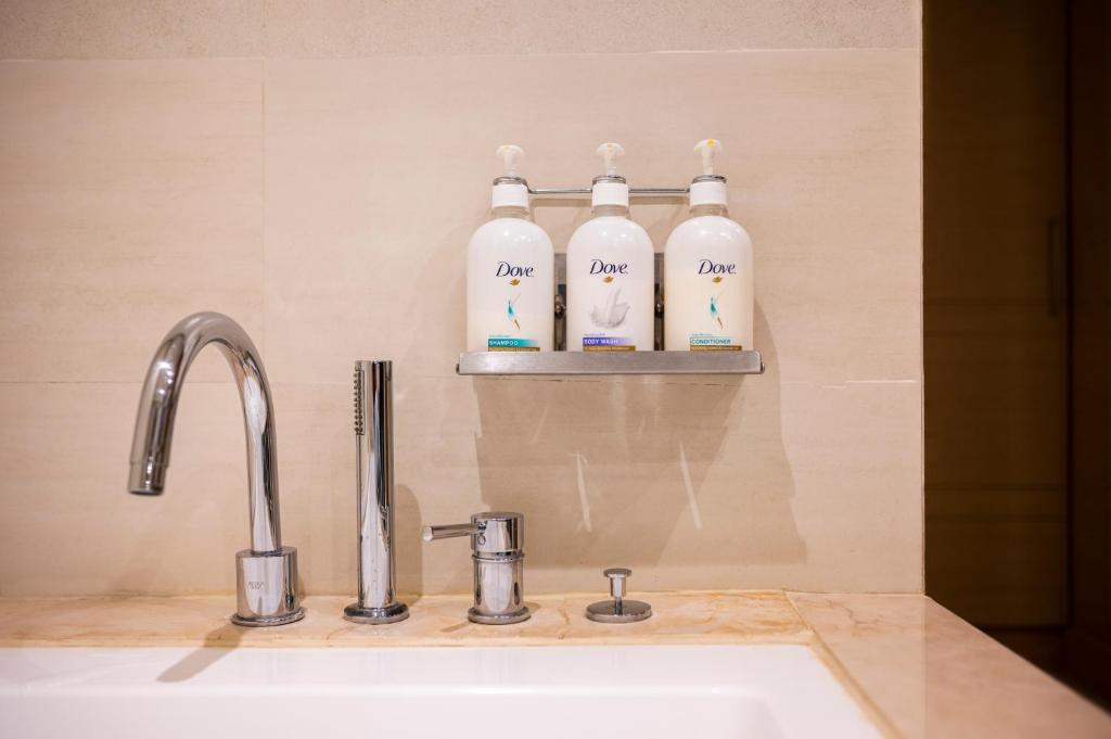Holiday Inn Agra MG Road an IHG Hotel with Bathtub in Room Holiday Inn Agra MG Road an IHG Hotel with Bathtub in Room