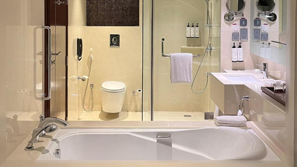 Hot Tub Crowne Plaza Kochi, an IHG Hotel Hot Tub Crowne Plaza Kochi, an IHG Hotel