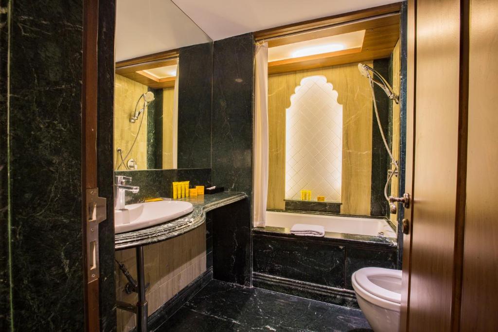 Hotel Bawa Continental Mumbai with Bathtub Hotel Bawa Continental Mumbai with Bathtub