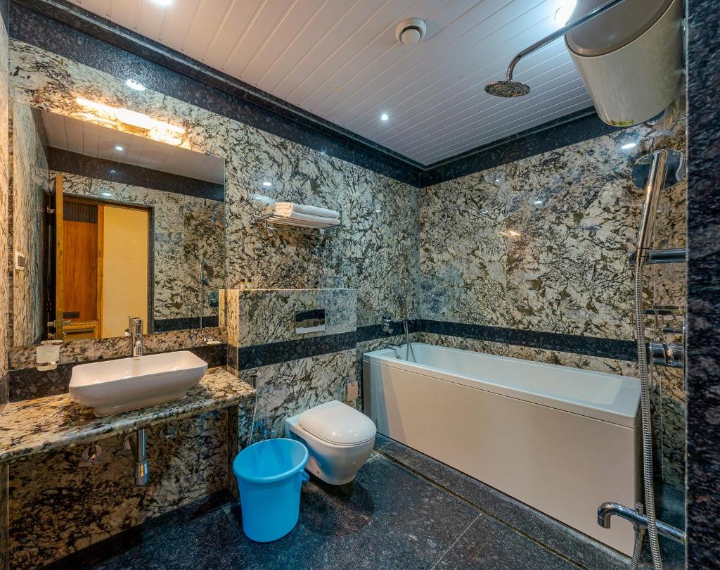 Hotel Blooming Soul Kolhapur with Bathtub in Room Hotel Blooming Soul Kolhapur with Bathtub in Room