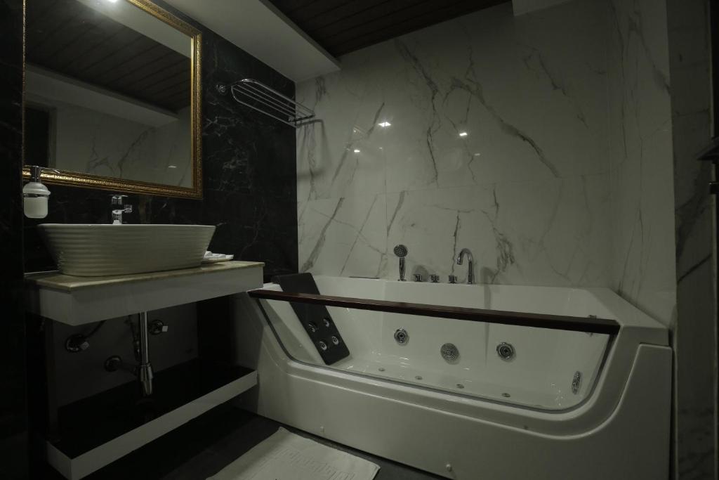 Hotel Daltin Digha with Jacuzzi Hotel Daltin Digha with Jacuzzi