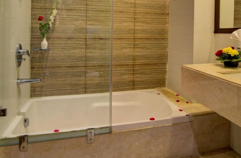Hotel Godwin Haridwār with Bathtub Hotel Godwin Haridwār with Bathtub