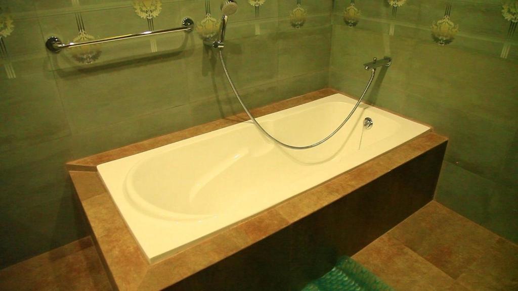 Hotel Honeyshine Shillong with Bathtub Hotel Honeyshine Shillong with Bathtub