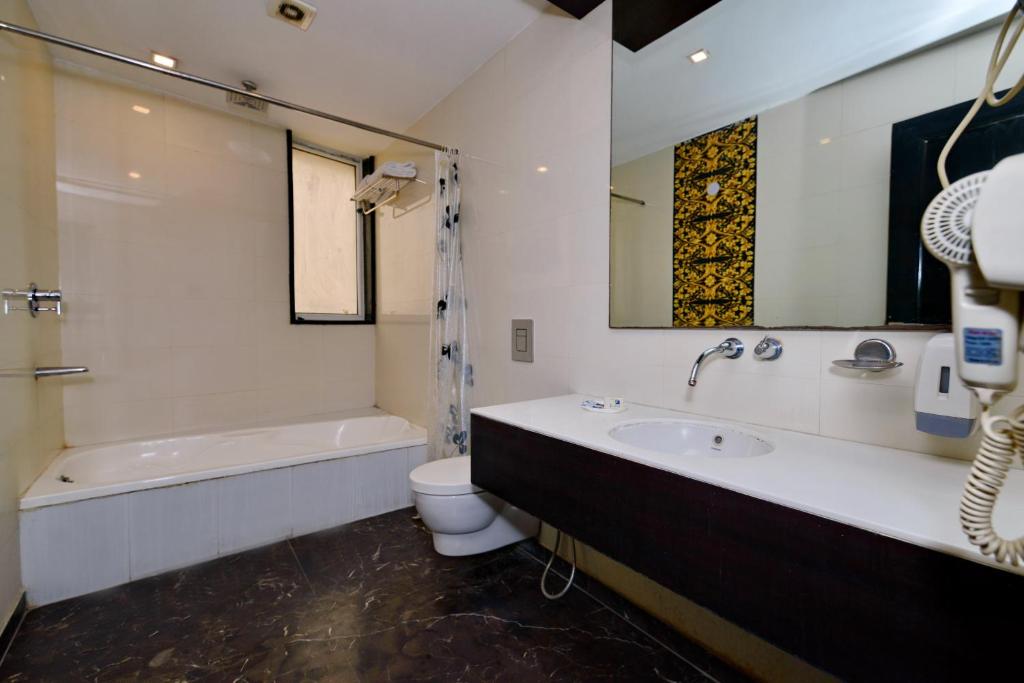 Hotel Krishna By RCG Hotels, Paharganj, New Delhi with Bathtub in Room Hotel Krishna By RCG Hotels, Paharganj, New Delhi with Bathtub in Room