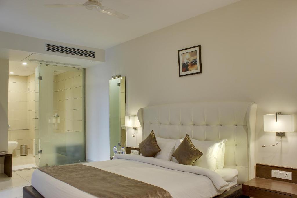 Hotel Lake View Saputara with Bathtub in Room Hotel Lake View Saputara with Bathtub in Room