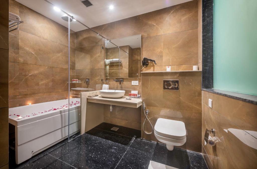 Hotel Lords Inn Chandigarh Zirakpur with Romantic Bathtub in Room Hotel Lords Inn Chandigarh Zirakpur with Romantic Bathtub in Room