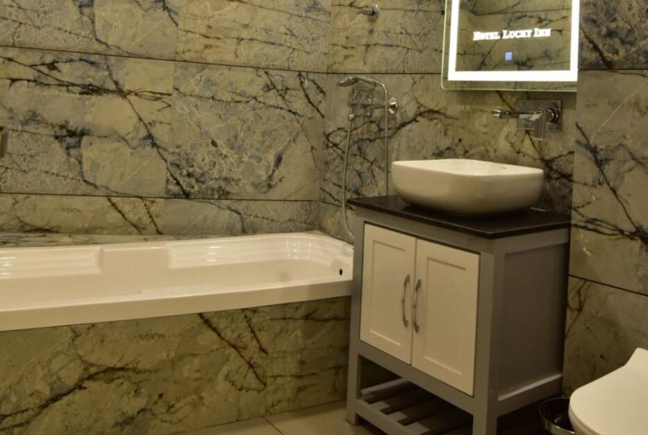 Hotel Lucky Inn Zirakpur with Bathtub in Room Hotel Lucky Inn Zirakpur with Bathtub in Room