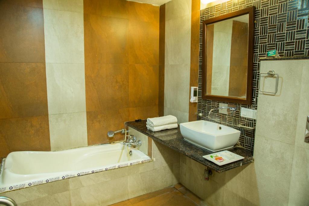 Hotel Mount Regency with Bathtub in Mount Ābu Hotel Mount Regency with Bathtub in Mount Ābu