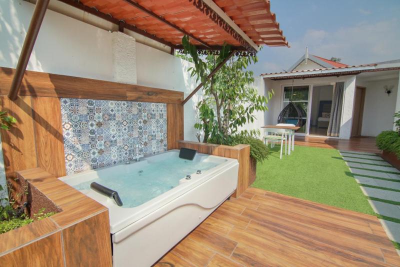 Hotel Nostravila Lonavala with Jacuzzi in Room Hotel Nostravila Lonavala with Jacuzzi in Room