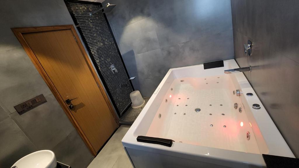 Hotel Nova Boutique Rajkot with Hot Tub in Room Hotel Nova Boutique Rajkot with Hot Tub in Room