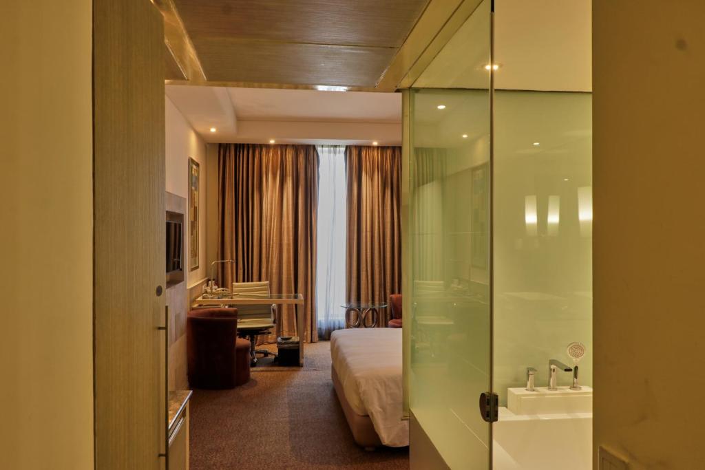 Hotel Park Plaza Faridabad with Bathtub in Room Hotel Park Plaza Faridabad with Bathtub in Room
