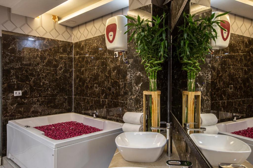 Hotel Prithvi-Raj Near Delhi Airport Mahipalpur with Spabath Hotel Prithvi-Raj Near Delhi Airport Mahipalpur with Spabath