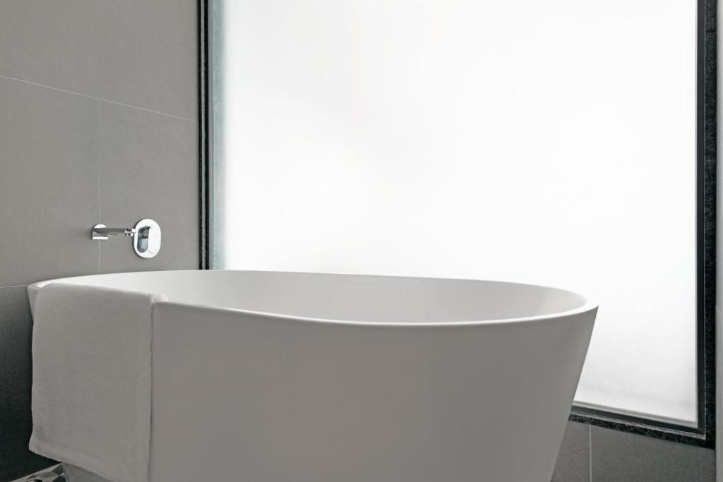 Hotel The Crescent Panjim with Bathtub in Room Hotel The Crescent Panjim with Bathtub in Room