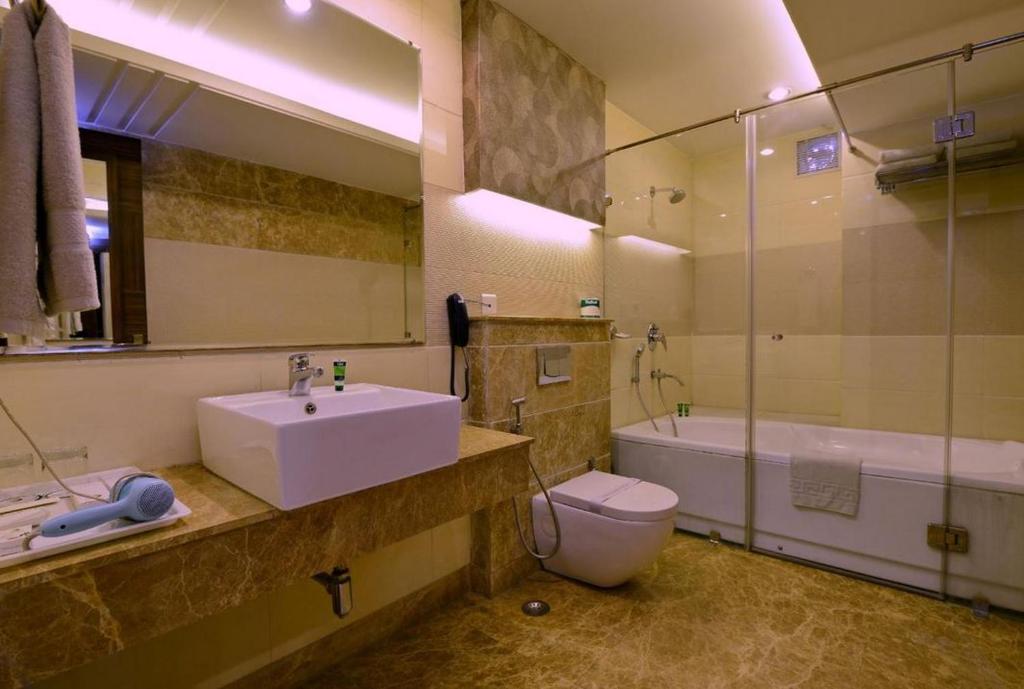 Hotel Windsor Heights Gurgaon with Bathtub in Room Hotel Windsor Heights Gurgaon with Bathtub in Room