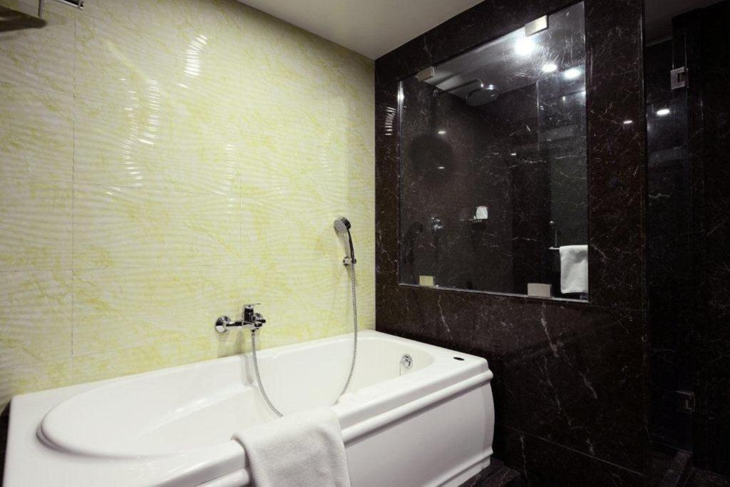 Hotel Winway Indore with Bathtub in Room Hotel Winway Indore with Bathtub in Room