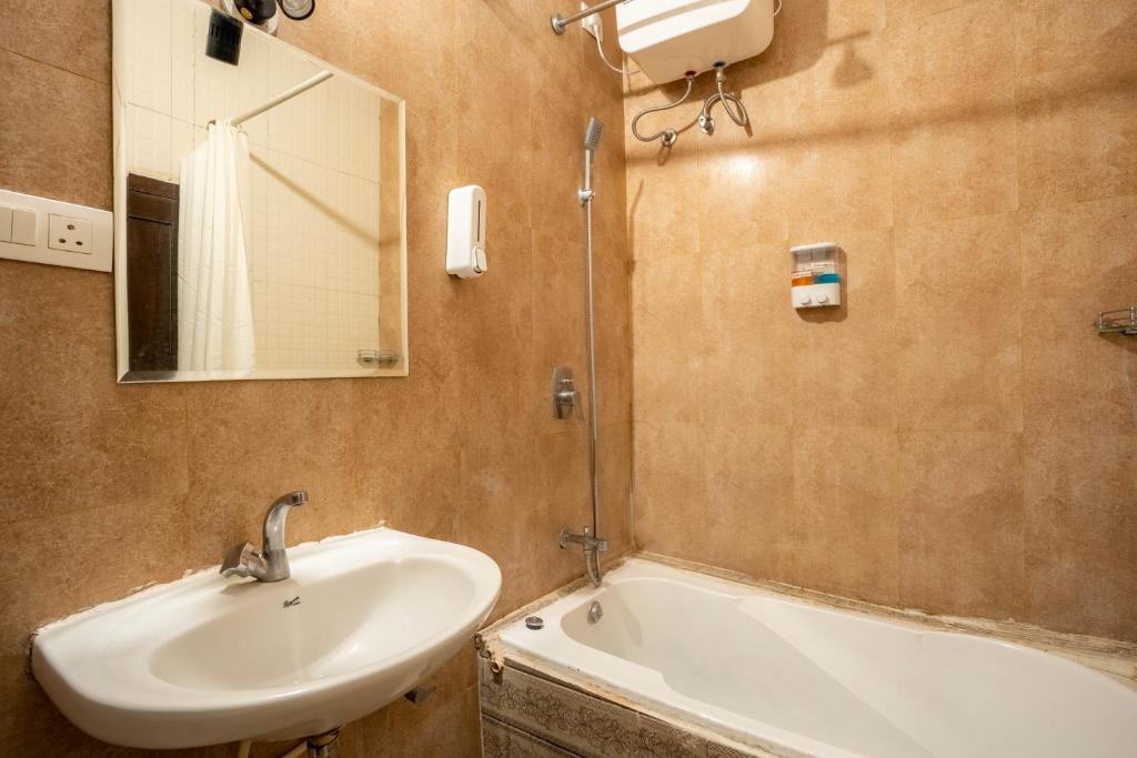 Hotel with Bathtub Seasons Suites Koramangala Hotel with Bathtub Seasons Suites Koramangala