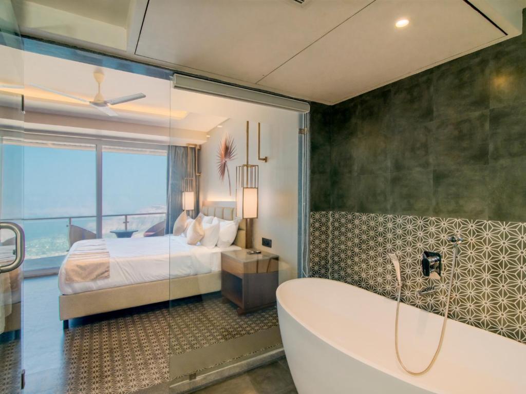 Hotel with Bathtub The Cliff by Zuper Panchgani Hotel with Bathtub The Cliff by Zuper Panchgani