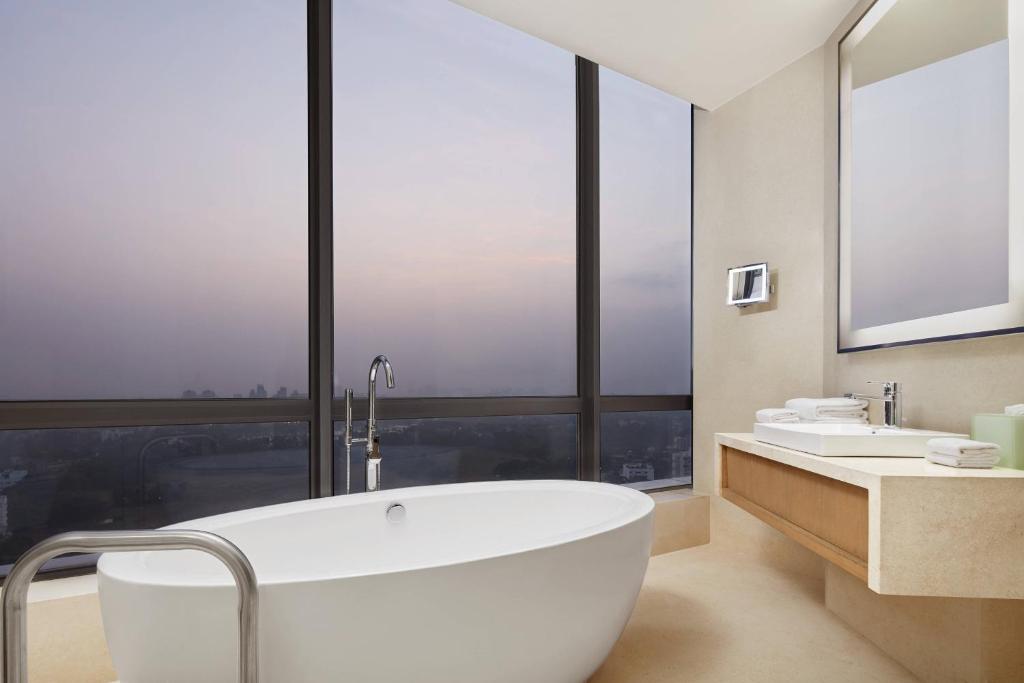Hothtub Hotel The Westin Kolkata Rajarhat Hothtub Hotel The Westin Kolkata Rajarhat