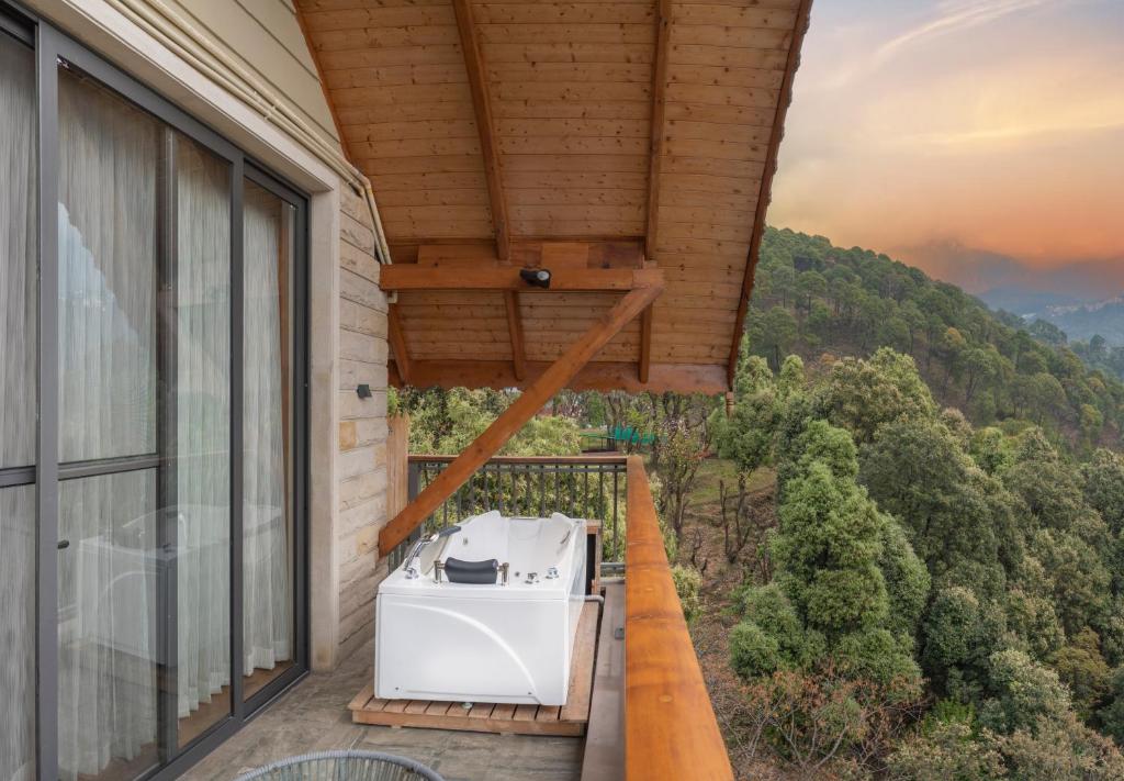 Hottub Room Echor Mandara TreeVilla Dharamshala Hottub Room Echor Mandara TreeVilla Dharamshala