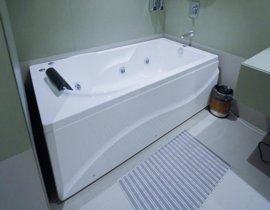 Hottub Room Pride Inn Zirakpur Hottub Room Pride Inn Zirakpur