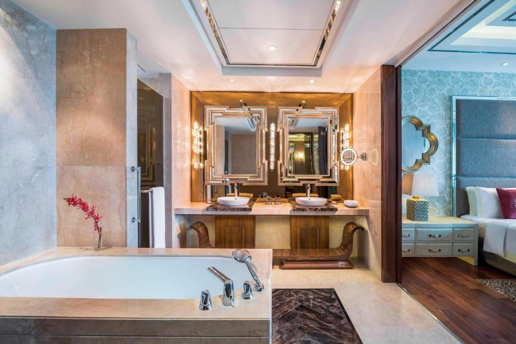 Hottub Room The St. Regis Mumbai Hottub Room The St. Regis Mumbai