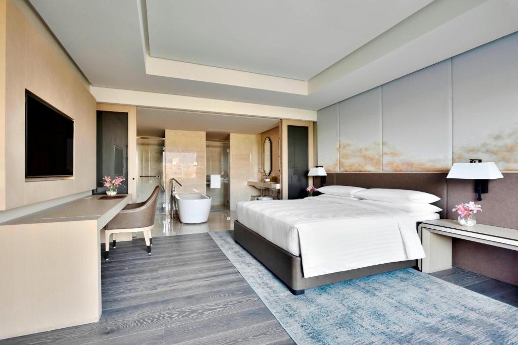Indore Marriott Hotel with Bathtub in Room Indore Marriott Hotel with Bathtub in Room
