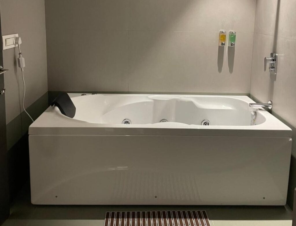 Jacuzzi Hotel Pride Inn Zirakpur Jacuzzi Hotel Pride Inn Zirakpur