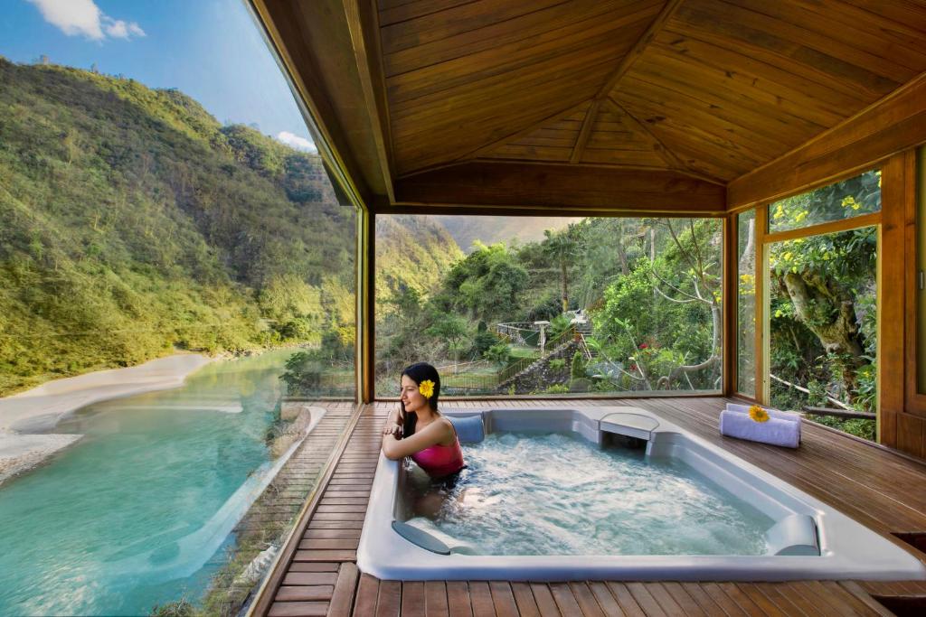 Jacuzzi Hotel Raga on the Ganges Rishīkesh Jacuzzi Hotel Raga on the Ganges Rishīkesh