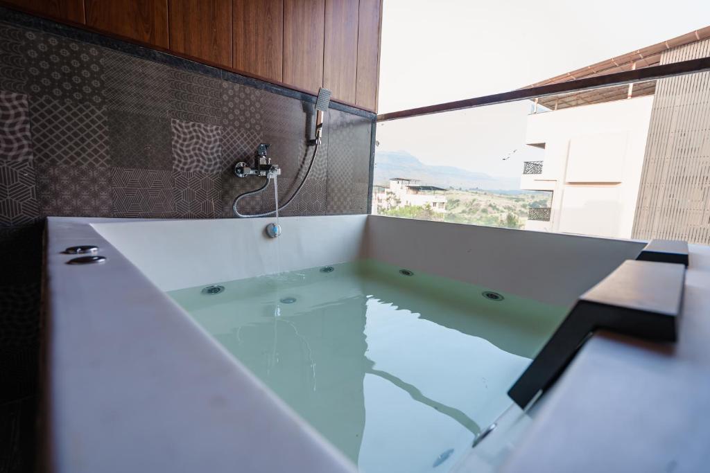 Jacuzzi Hotel Regenta Place Igatpuri Jacuzzi Hotel Regenta Place Igatpuri