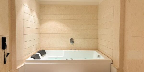 Jacuzzi Hotel Suite Best Western Plus Amritsar