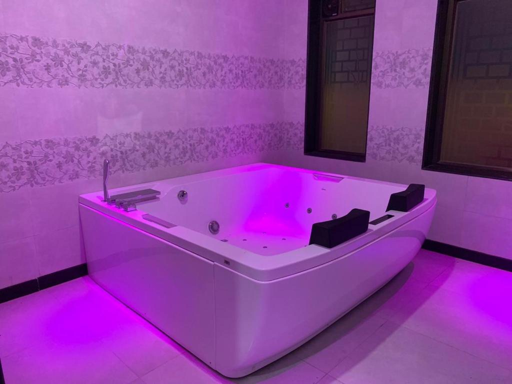 Jacuzzi Igatpuri Hills Retreat Jacuzzi Igatpuri Hills Retreat